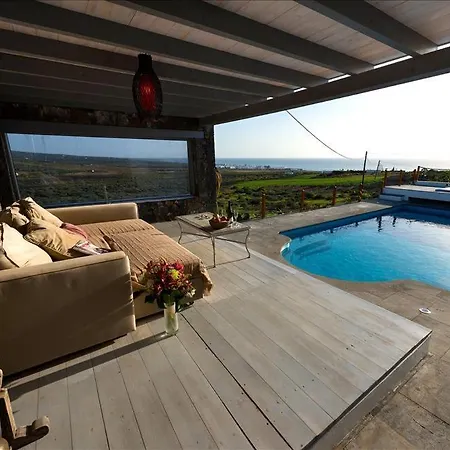 Villa Sleeps 12 With Pool