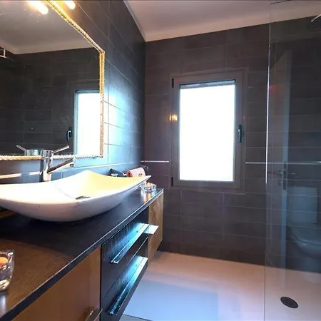 Sleeps 12 With Pool * Tabayesco