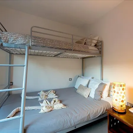 Villa Sleeps 12 With Pool Tabayesco
