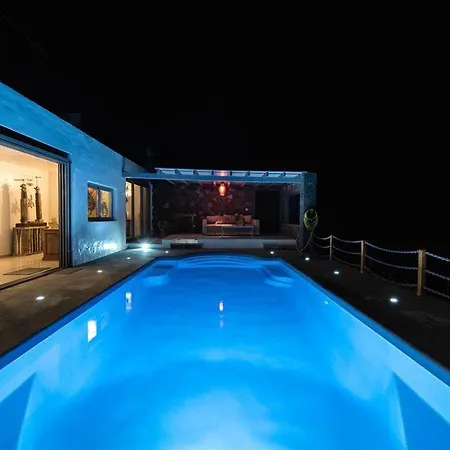 Sleeps 12 With Pool Villa *